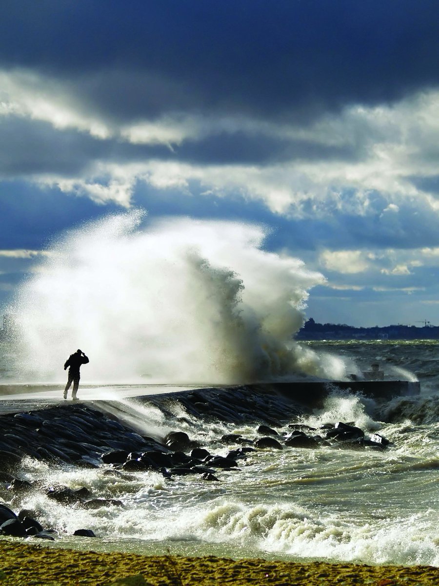 🌊 On #WorldOceansDay, find out how our innovators are using their deep technical expertise to harness the ocean's relentless power, supporting the UK's #lowcarbon future: hubs.ly/H0cyxwl0