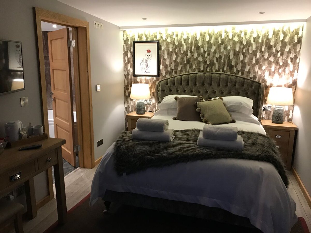 Roompods's tweet photo. #Pubs, #Restaurants, #BandBs, #GuestHouses, & #WeddingVenues..need more #OvernightAccommodation for your customers?
#ROOMPODS are high-quality modular #GardenBedrooms for purchase or no-outlay lease - relocatable too! https://t.co/IZAawsjtRN #lodges #PubRooms #GardenRooms #pods https://t.co/Ww9tNDUSsD