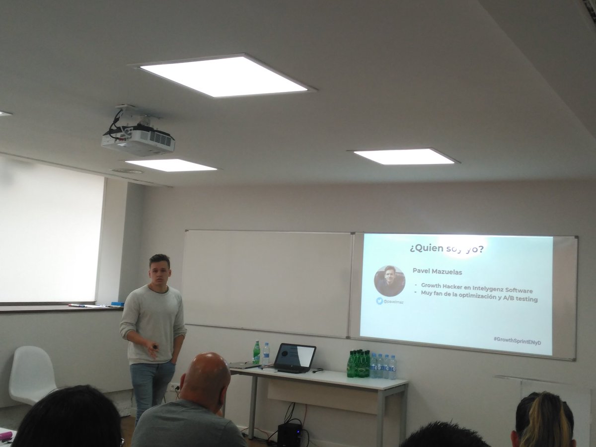 carlosfaigl's tweet photo. Ya tienes la web de tu negocio... ¿Cómo atraes a los clientes? @Pavelmaz da tips: busca tendencias, genera contenidos, haz SEO, inventa eventos, invierte un poco en SEM ¡Haz que te vean!  💡| #GrowthSprintENYD @EscueladeNyD https://t.co/aXhHugKP4L