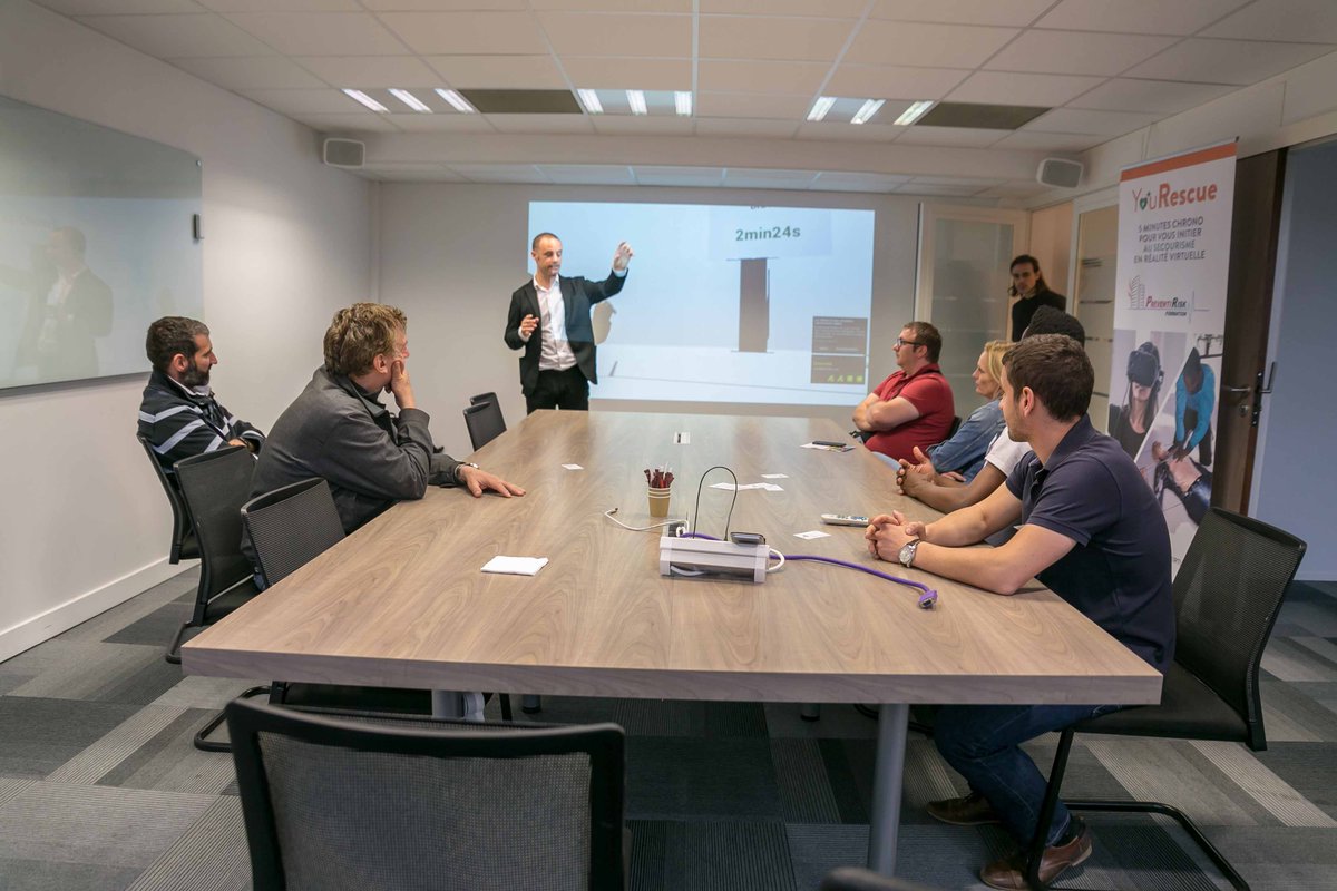 preventirisk_f's tweet image. Découverte de #Yourescue la sensibilisation de secourisme en réalité virtuelle pour #CEGELEC à l&apos;occasion de leur convention sécurité :)
#VR #secourisme #virtual #realitevirtuelle #rueilmalmaison #Paris #IledeFrance