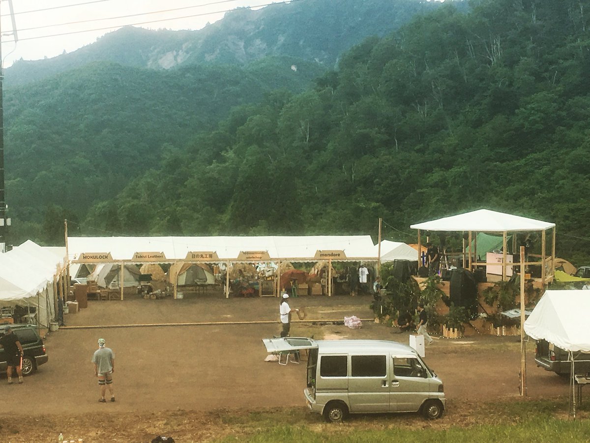 thecampbookfes's tweet photo. 設営も大詰めです！

#THECAMPBOOK #TCB2018 #越後湯沢 #神立高原スキー場  #野外フェス #キャンプ https://t.co/J7GogI9teE