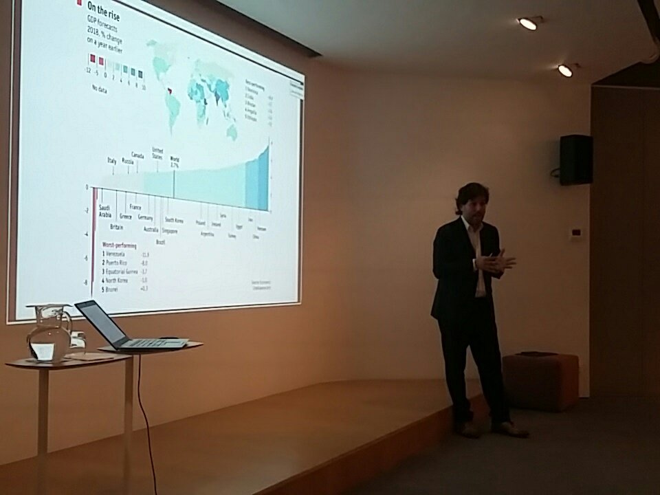 crea_agua's tweet photo. Hoy tenemos a #gonzalodelacamara @economiadelagua explicándonos los instrumentos económicos y los efectos de la seguridad hídrica en las ciudades. Seguimos explorando y trabajando #creathemes https://t.co/R0HMI9G4j9