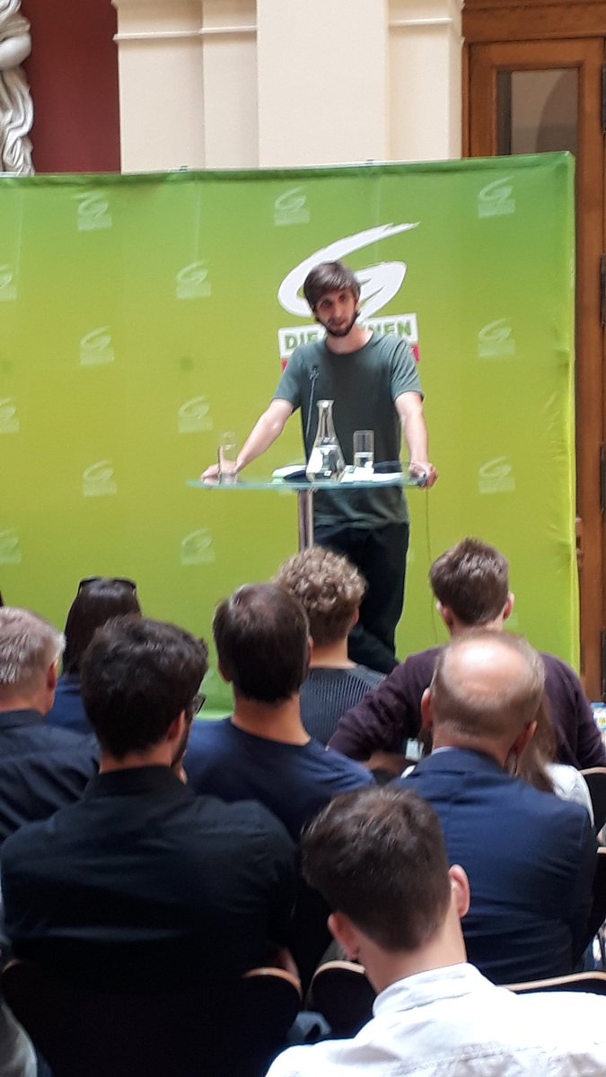 "Ich sehe viel zu wenige unter 30"
"Das grüne Programm war ja super,aber das ist ja Wurst, wichtig ist in die Situation zu kommen etwas umsetzen zu können!"
<a href="/ManuelGrebe/">Manuel Grebenjak</a> 
#Klimadialog