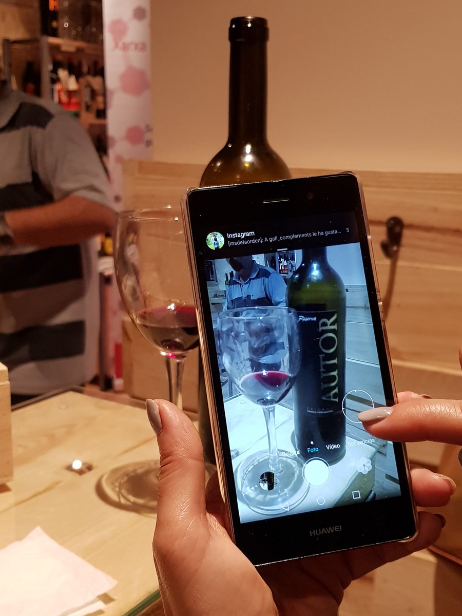 MARIONABM86's tweet photo. Gran networking i tast de vins i acompanyaments de la ma de @RotllanTorra @con2quesos gracies a @XetTerrassa @XarxaOnion @fajeec #emprenedors #empresaris #thefuture https://t.co/1rDzFN3FjP