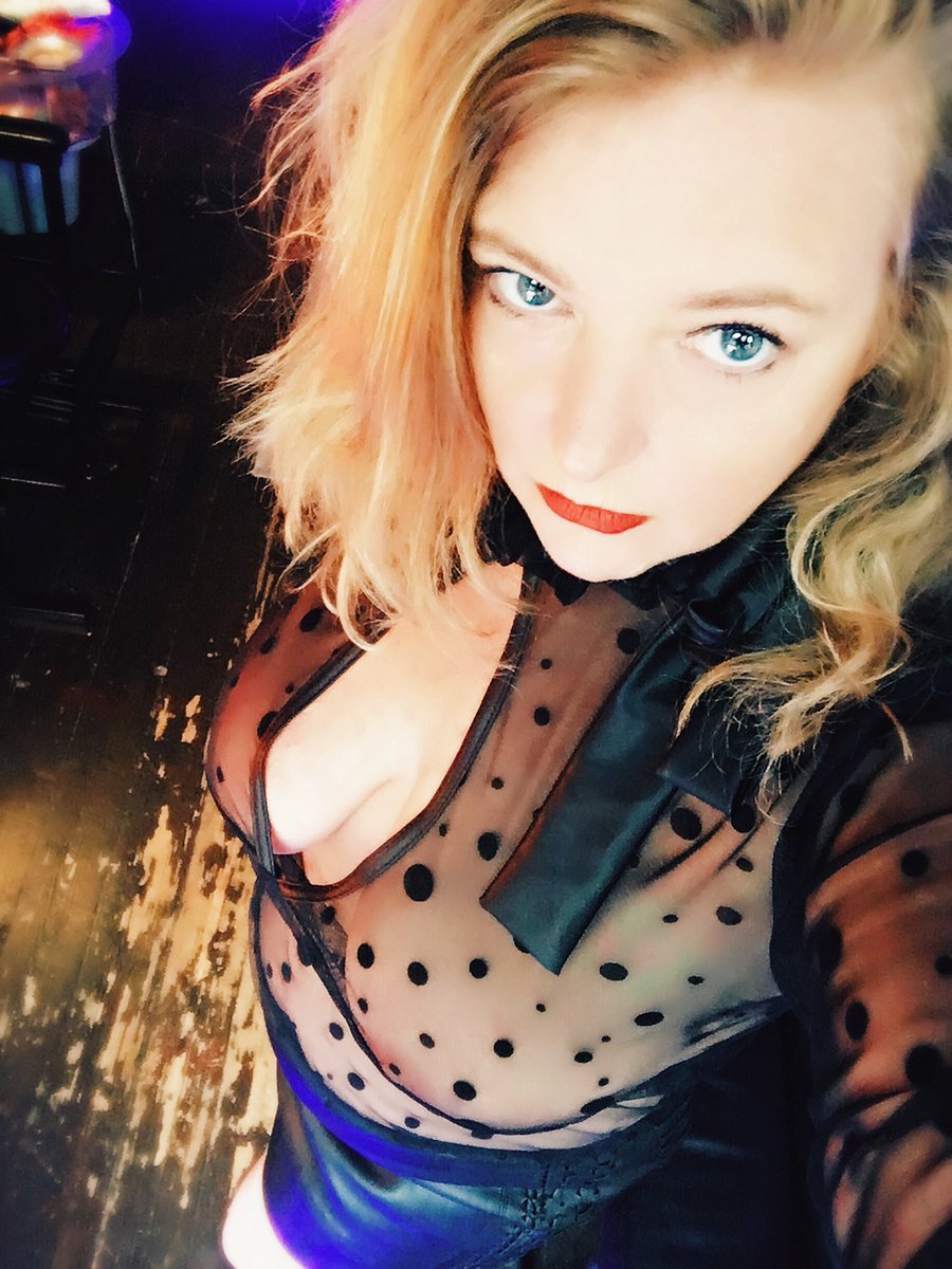 MsScarlettBlack's tweet photo. Love this see through pussy now blouse #queen #fetiah #auntie #roleplay #hotblonde https://t.co/p8XKibRQ0N