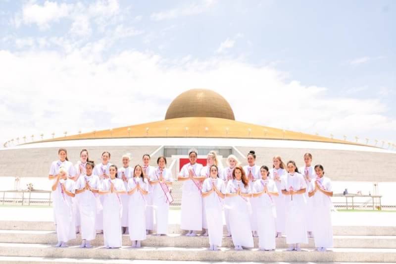 giantcat2561's tweet photo. @kapookdotcom #วัดพระธรรมกาย สร้างมาตรฐานด้านการสอนธรรมะเป็นที่เชื่อถือทั่วโลก
กองประกวดนางงามระดับโลกเห็นความสำคัญการทำสมาธิ จึงพาผู้เข้าประกวดมานั่งสมาธิ และทำกิจกรรมชาวพุทธที่วัดพระธรรมกาย
#MissUniverseNewZealand #NewZealand #MissUniverse #ประเทศไทย #Thailand #ธรรมกาย #วัดธรรมกาย #Dhamakaya https://t.co/5Luq8s03qJ