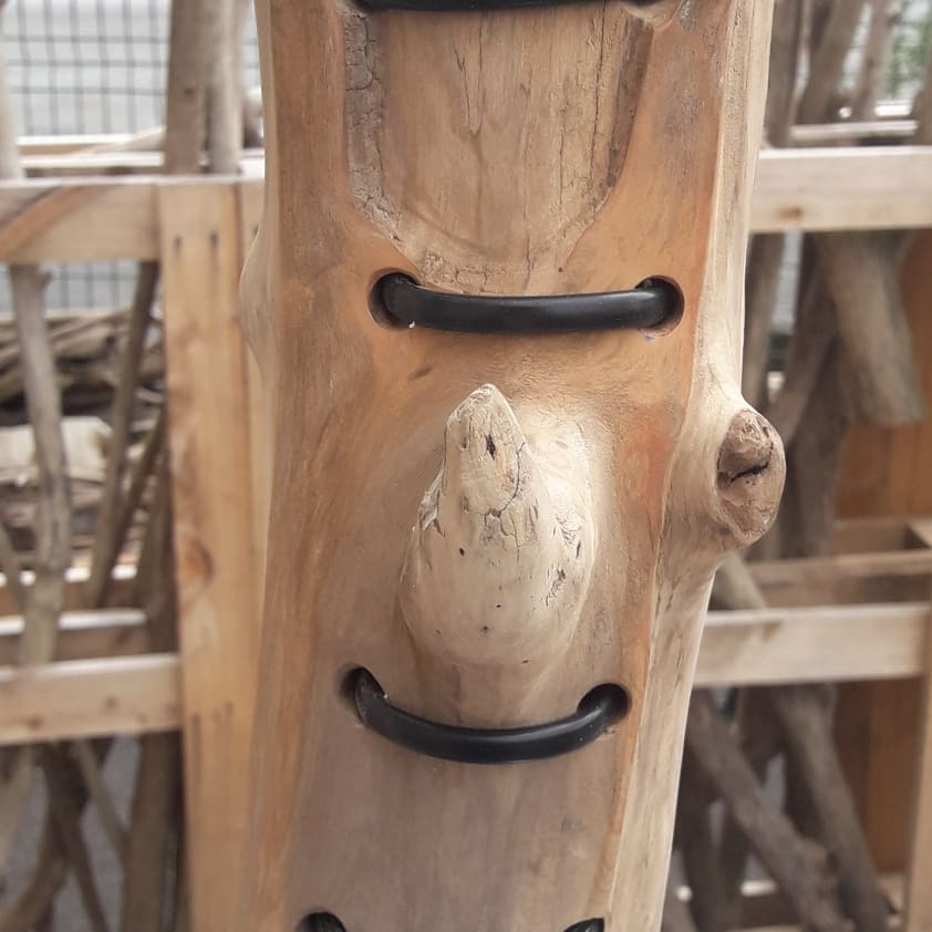 Elle a trouvé sa place !
La grande lampe bois flotté posé sur un cube plexi (roulante)  a pris le chemin de Rablay-sur-Layon hier soir !
Comme créatrice, je ne pouvais rêver mieux!
Merci à Nathalie et Lili pour l'accueil et la mise en valeur de ce luminaire hors du commun.