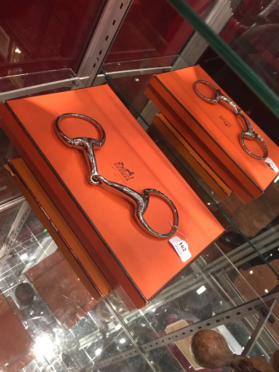 KaMondoAuctions's tweet photo. Prêts pour les enchères cette après-midi ? #collection le #cheval dans l'art #hermes #Auction #Enchères https://t.co/S0x70X1gfg