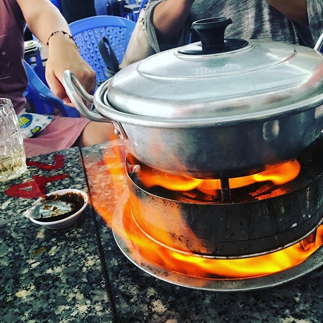 CheriTheGlutton's tweet photo. #hotpotburning #hotpot #laude #ヤギ鍋 #ヤギ #ベトナム #ホーチミン #ちぇり #美味いもん #グルメ #料理 #Vietnam #hochiminh #Cheri #whatsyummy #gourmet #cuisine https://t.co/7KCkcbMxAf https://t.co/bFiCj5a3Qd