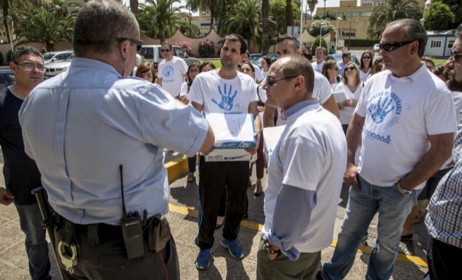 Profesores de la concertada denuncian que el Consell les "veta" el acceso a los cursos de formación de FP buff.ly/2JqNKnG <a href="/FSIE_CV/">FSIE CV</a>
