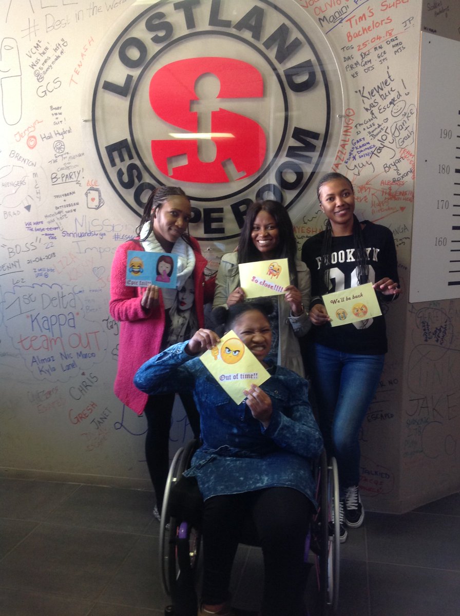 Lostland_escape's tweet image. They ran out of time before they could discover the secret of the haunted house😅😅Sorry team  #TeamColgate😄😄#CastleSecret📗📗📕📕📙📙📘📘🕯️🕯️⚰️⚰️🕯️🕯️