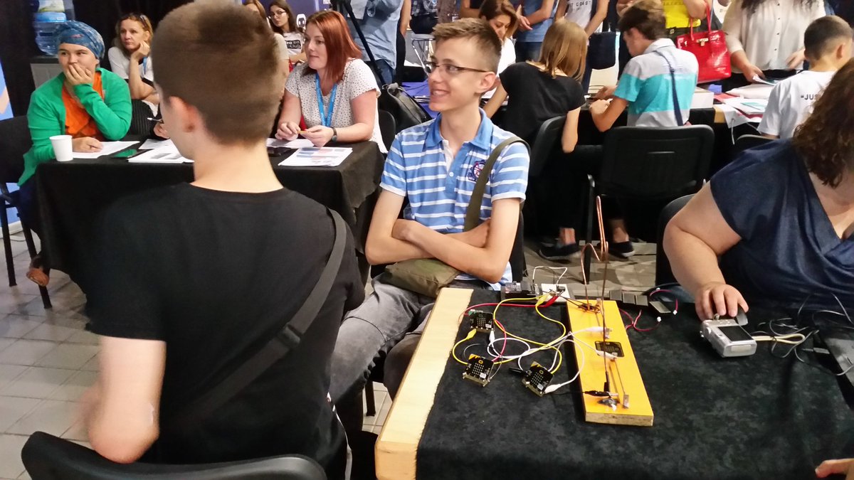 kajcebg's tweet photo. Paja i Relja, u čekanju da dođe red na #nusicbg #projekatŽica #projectWire #newtechedu @microbit_edu @rsBritish https://t.co/ioDWE9E0g5