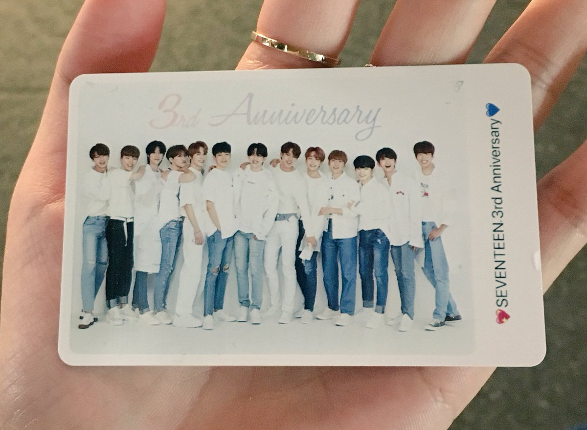 bonita_boo98's tweet photo. #SEVENTEEN3RDANNIVERSARY 
정말 너무 행복한 시간이 아닐 수 없었어요..
비교적 늦게 세븐틴을 알게 되어 3년동안의 세븐틴을 놓친 것 같아 속상할 때도 많았는데, 지금이라도 애들과 함께 갈 수 있어 다행이라고 생각하고 있어요:) 세븐틴 3주년 너무너무 축하하고 그 동안 정말 수고 많았어💖💙 https://t.co/3agZSyhO5G