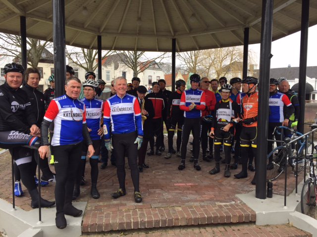 Arie den Hartog jammergenoeg overleden. Oud-winnaar <a href="/Milano_Sanremo/">Milano Sanremo</a> en <a href="/Amstelgoldrace/">Amstel Gold Race</a>. In 2016 met <a href="/PelotonK/">Peloton Katendrecht</a>  en Harm Ottenbros  in <a href="/zuidland/">Zuidland</a> .