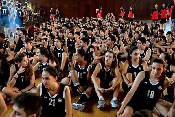 UESC_SantCugat's tweet photo. ☑️ VINE A JUGAR A LA UESC! 💪
T'agrada jugar a básquet? Vine a jugar a la UESC la temporada 2018-19, REPETIRAS👍 Posa't en contacte amb el club a través de l'oficina. Correu electrònic info@uesc.cat mitjançant aquest formulari https://t.co/BNffmmhzSi
#CaminemJuntsUESC #infoUESC https://t.co/VLLpH01MqB