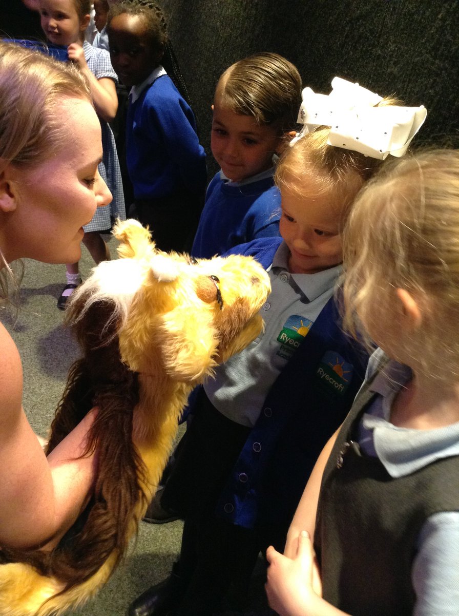 RyecroftAcad's tweet photo. Today in Year 1 we met Harold the giraffe and helped him pack a healthy school lunch! We really enjoyed our time in the #lifecaravan .

@CoramLifeEd https://t.co/fv1lKQAPN4