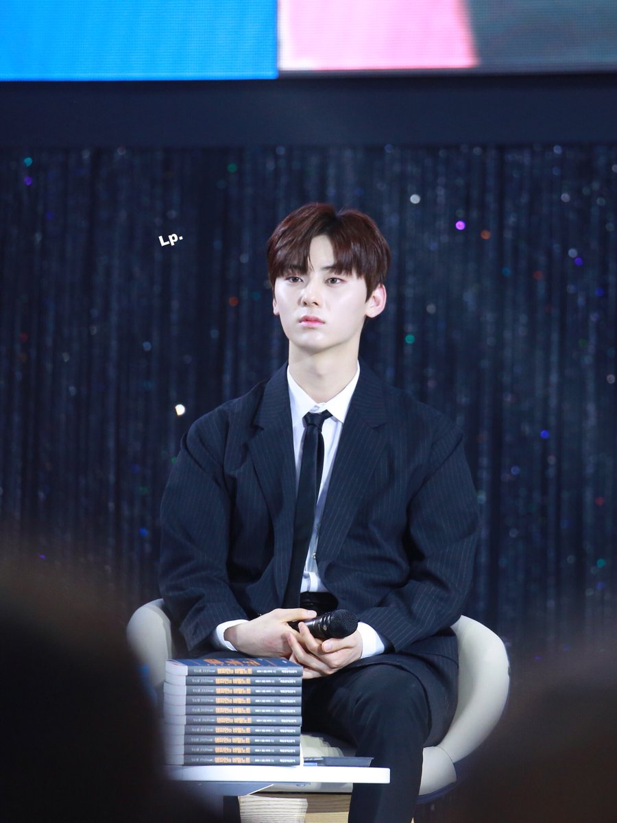 LovePoint0809's tweet photo. 180228 MBN Y 포럼
보정 별루 안 해두 빛나는 미모 ..😭
어떤 스타일의 보정을 좋아하실지 모르겠어서 다 준비해봤습니다
#황민현 https://t.co/daug42EEvK