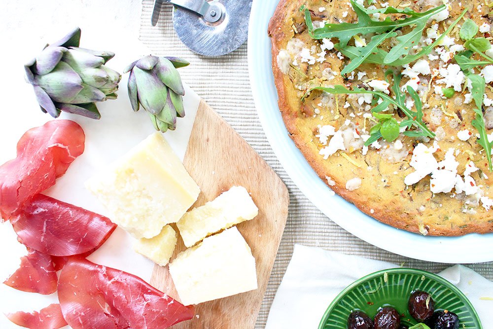 Farinata is one of those lovely Italian #recipes that so many regions claim to have invented. She is like a sailor with a boy in every port. Check out my take on this #healthy &amp; delicious Italian chickpea pancake bit.ly/2JA4cFD #yum