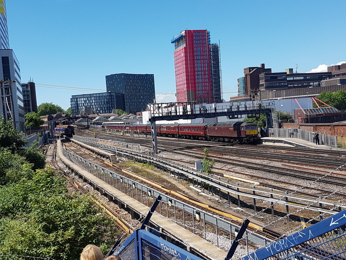 networkrail's tweet image. 📸🎉 This week&apos;s #DailyPickWinner is @OliTaySWR with this capture looking over Portsmouth and Southsea station on a fine day.☀️

#railway #photography