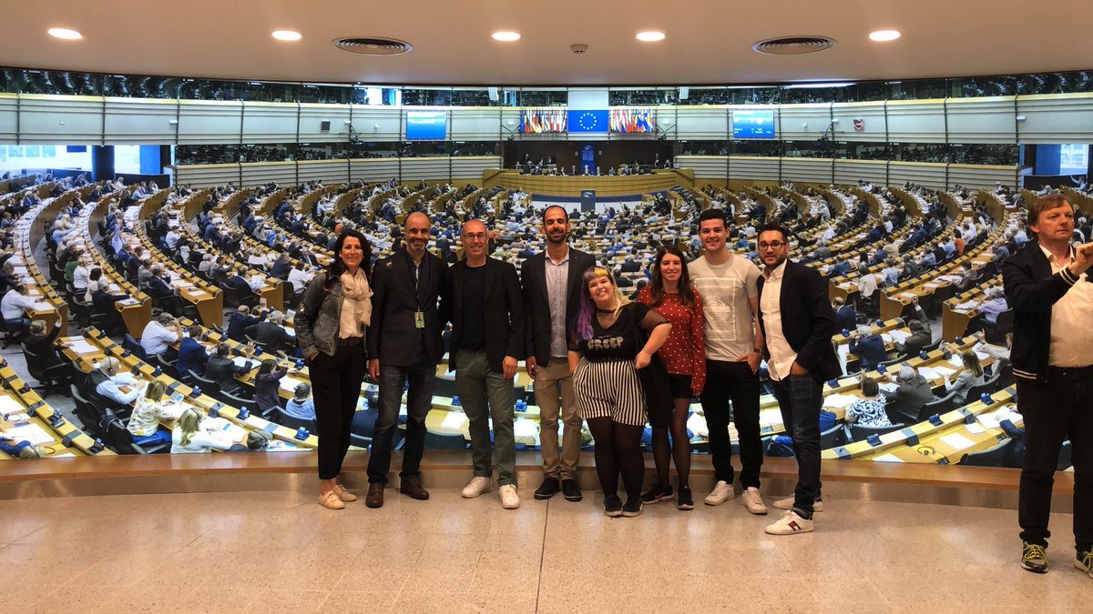 innobaix's tweet photo. El viatge a Brussel·les dels #innobusers acaba amb una visita al  @Europarl_CAT  #innobus18  @innoAMB   @AgenciaEconAMB  Gràcies  @castillamedina per les fotos https://t.co/cS6MyfiiVL
