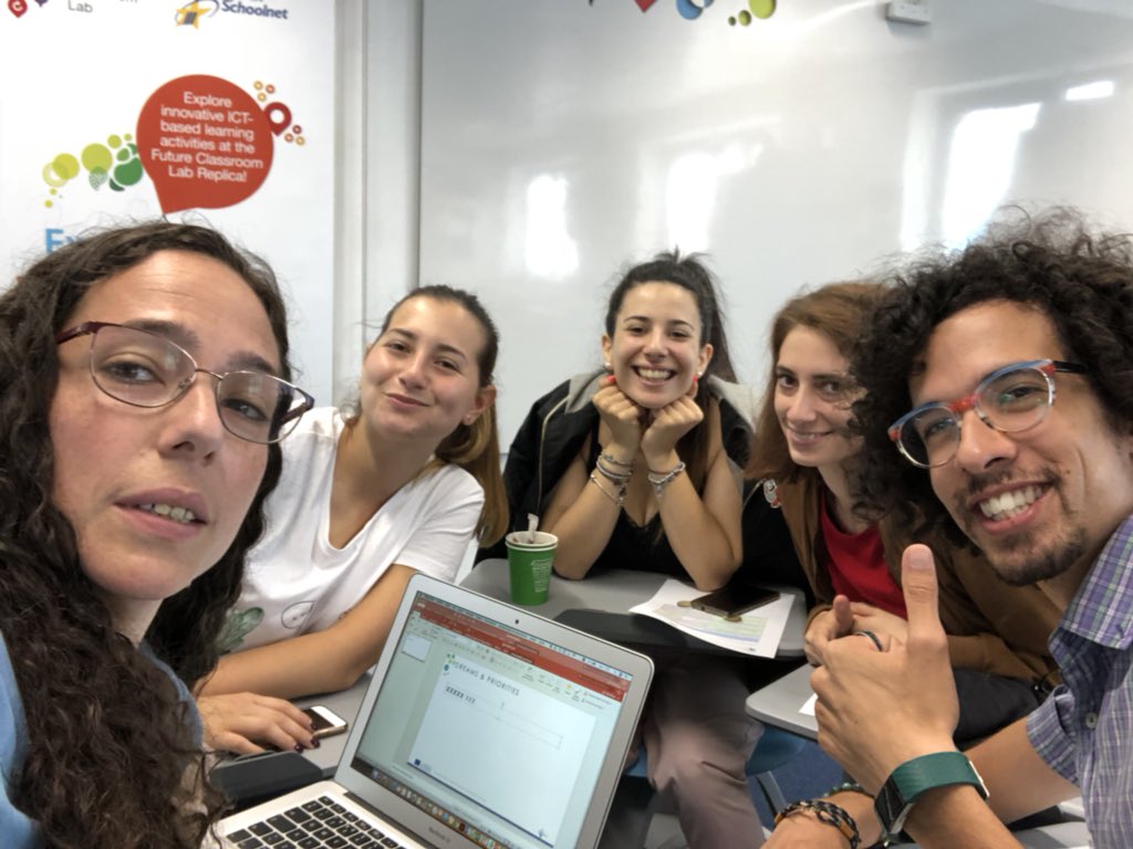 JulianaLPIS's tweet photo. We are the best! Nós somos os melhores! Siamo i migliori! #ITELab_eu https://t.co/qfZtxY7WLm