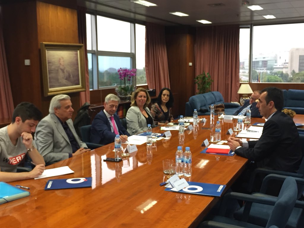 tecmaferia's tweet photo. Celebrando mesa redonda en @larazon_es sobre sostenibilidad ambiental y propuestas desde @FSMS_es con #aedra @ArrugaRafa @Aliciagfranco @FCC_Group @lolagb en unos días la podréis leer en este periódico https://t.co/as8P8kQ1Fd