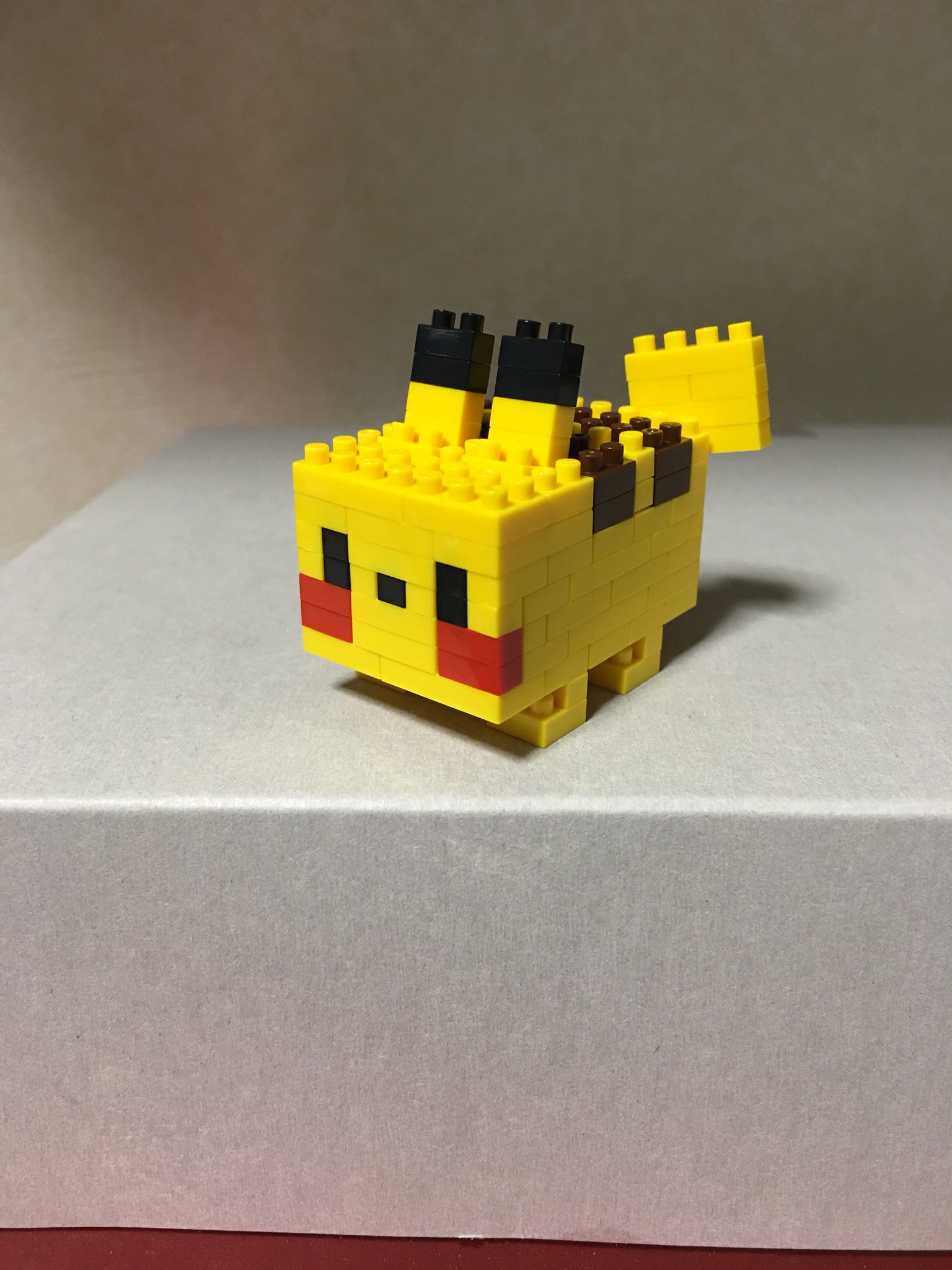 Uzivatel 竹沢 ダダ兄 Na Twitteru ナノブロック ポケモンクエストのピカチュウです どりのさんのツイートに掲載されていた設計図をプリントアウトして作りました 四角いのにちゃんとピカチュウちゃんと可愛い 最高です どりのさんありがとうございます とても楽しく