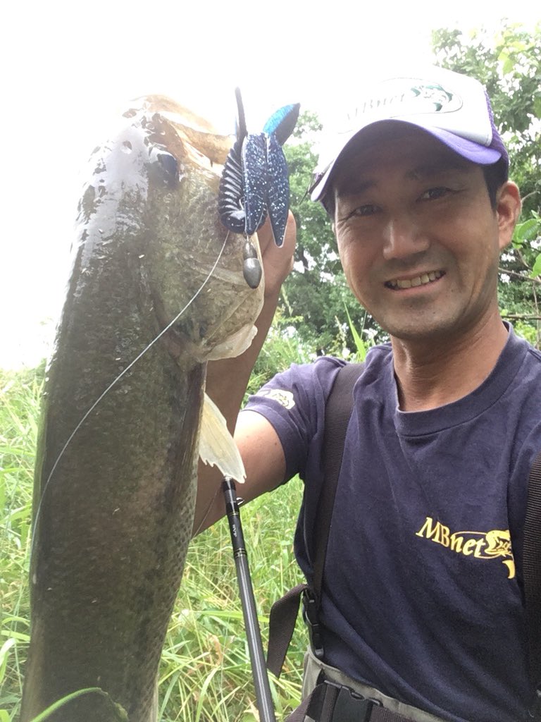 anglermarurin's tweet photo. 1投目と言うか投げてないのに釣れた！
そして雨が降ってきたから撤収。
実釣時間1分かな(笑)
それなのに手が臭いからフィッシュソープ！
それなのに花粉で喉が痛い！ https://t.co/FlBwUo4K6l