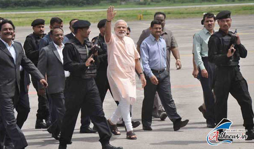 ArthnewsIn's tweet photo. नक्सलियों की चिट्ठी से खुलासा : राजीव गांधी की तरह PM मोदी को मारने की साजिश https://t.co/1maAoJIHpc https://t.co/9cELy2W4vu