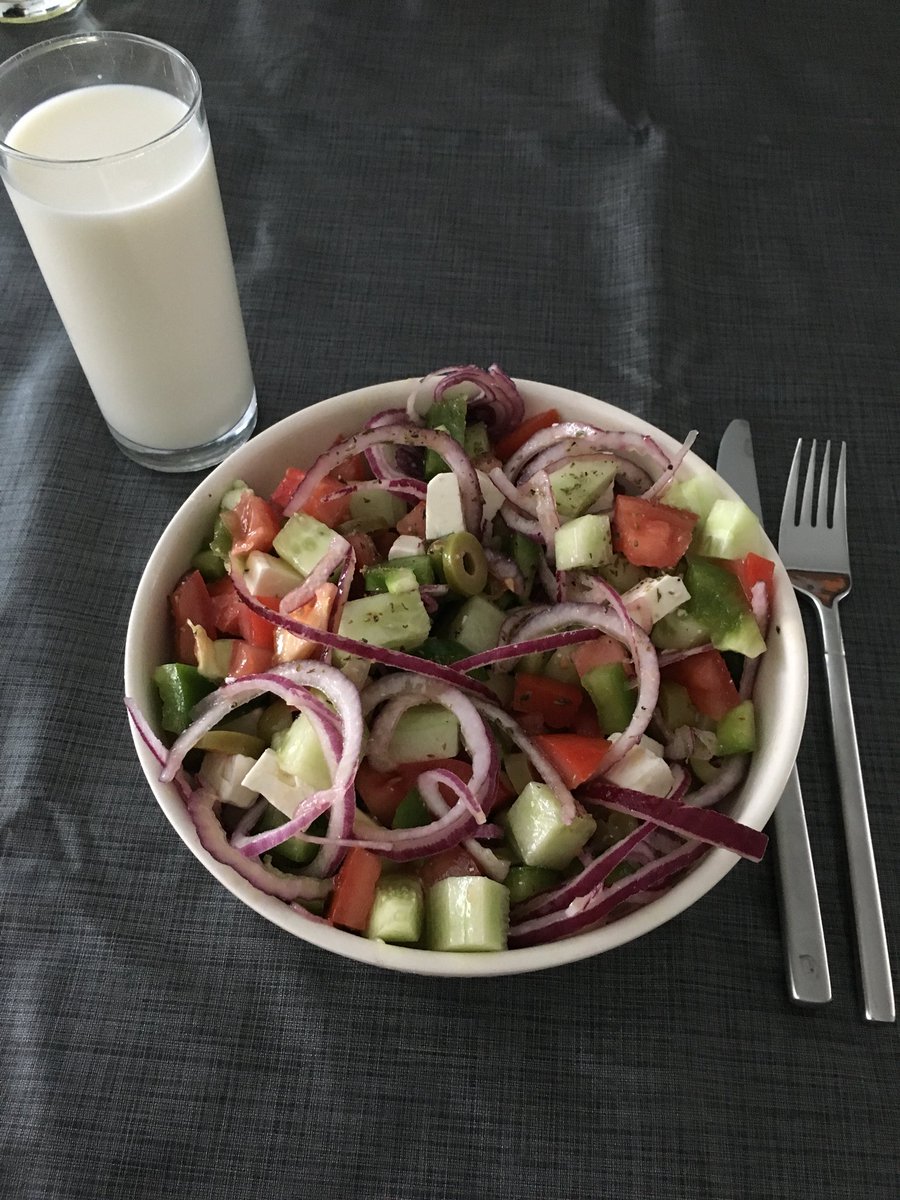 DeGraafSoftware's tweet image. Als het weer minder is, dan moet je zelf de zomer in huis halen 😂 #grieksesalade