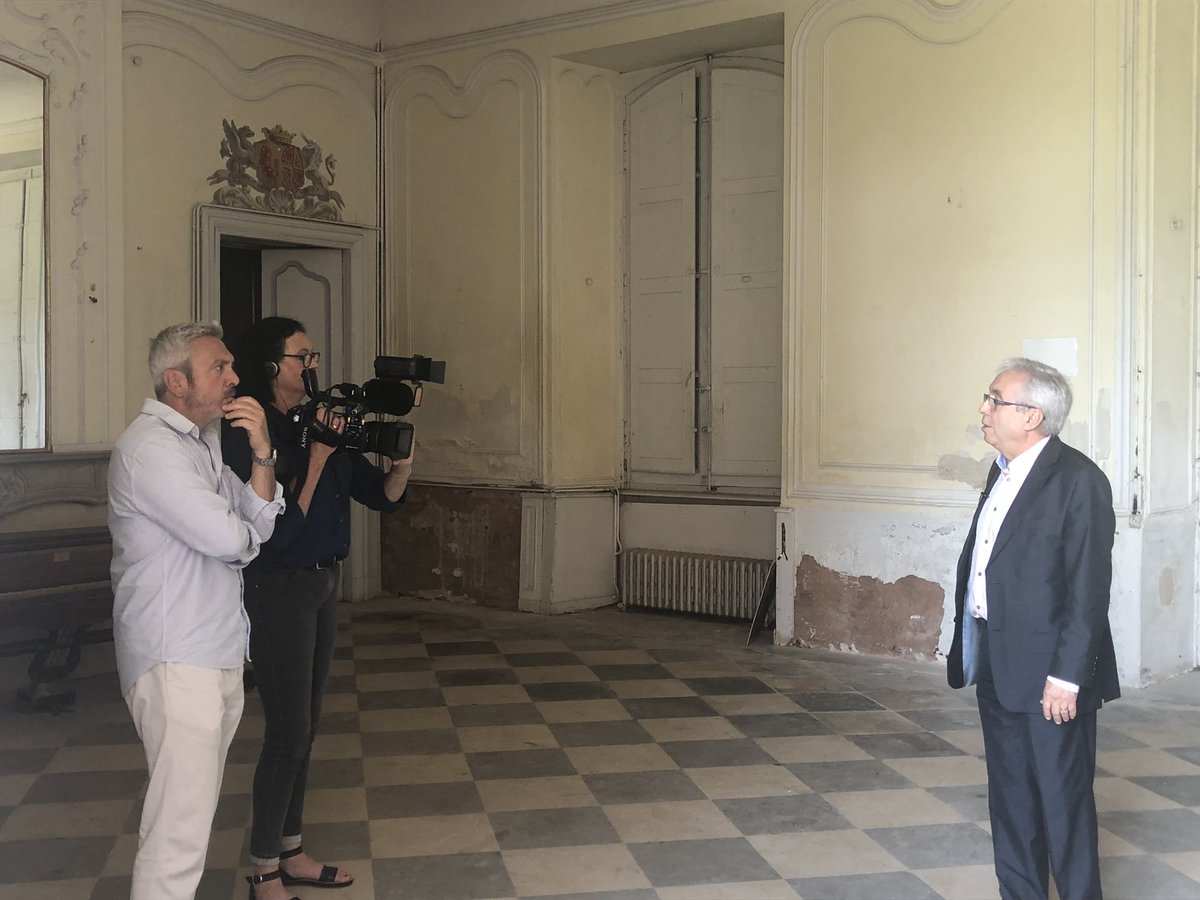 Jean-Louis Coll, Maire de Pinsaguel interviewé par @France3MidiPy à l’intérieur du Château #Occitanie #Patrimoine