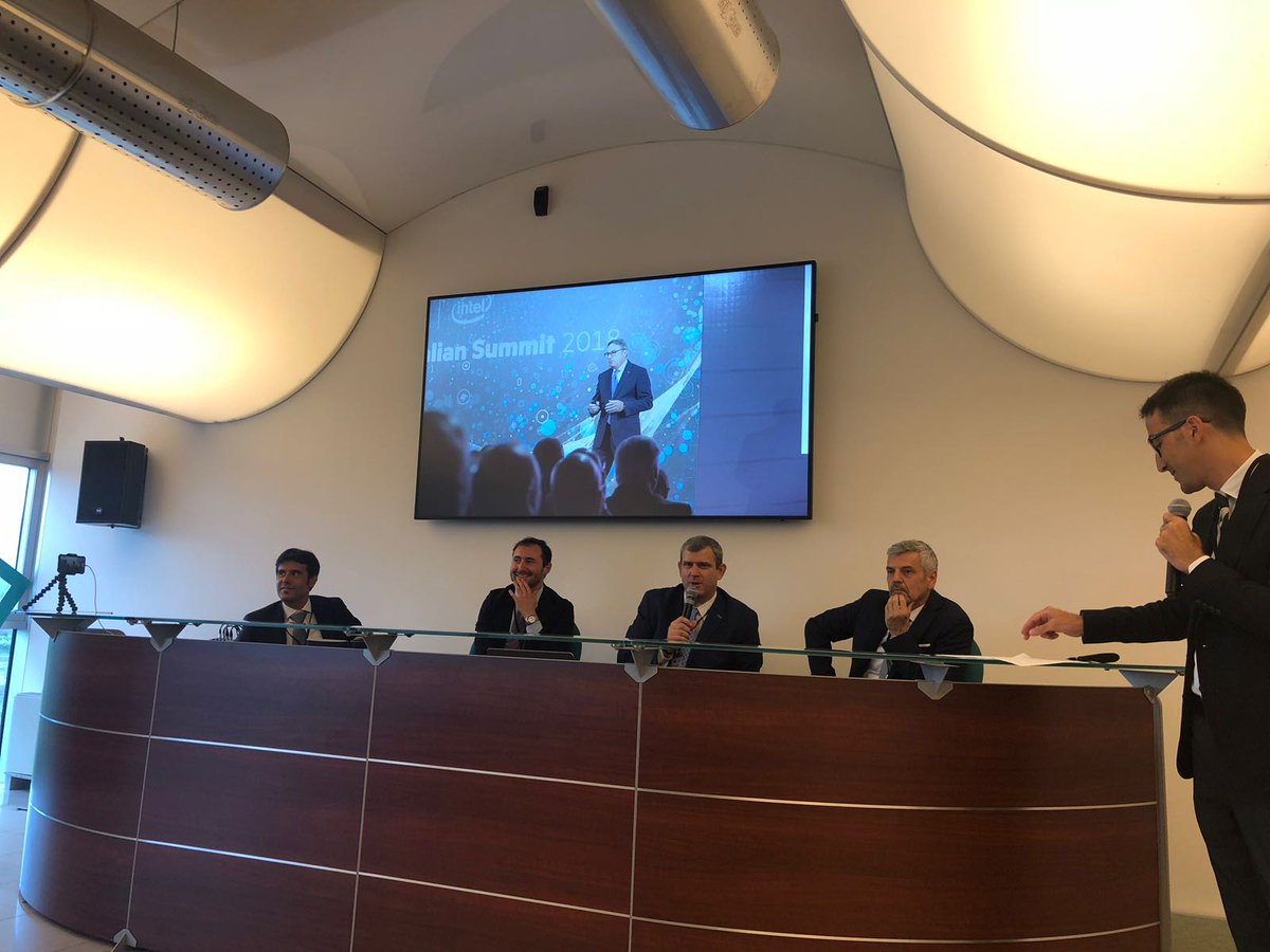 HPE_Italy's tweet photo. .@Paolo_Delgrosso: "Quest’anno abbiamo avuto eccellenze italiane all’#HPEItalianSummit che ci hanno raccontato il loro #business e come lo hanno fatto con noi." @ComputerGross #HPEInnoLab https://t.co/PQFhOMD4Eo