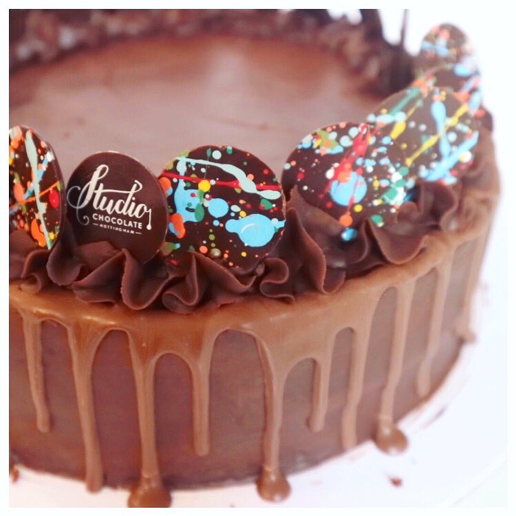 studiochoc's tweet image. 2 CAKES IN STORE READY TO TAKEAWAY THIS WEEKEND ❤️❤️❤️ We have a Chocolate&amp;amp;Salted Caramel Cake AND a Chocolate&amp;amp;Raspberry Cake. Both £25 each and ready for collection today or tomorrow. Perfect for a weekend treat #StudioChocolate