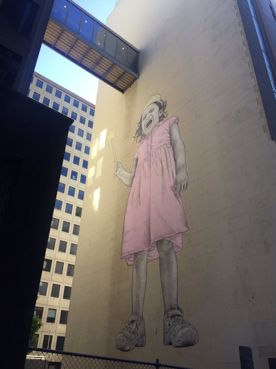 Element170's tweet photo. Surprise down a random laneway #melbournestreetart https://t.co/L4JpkayZfU
