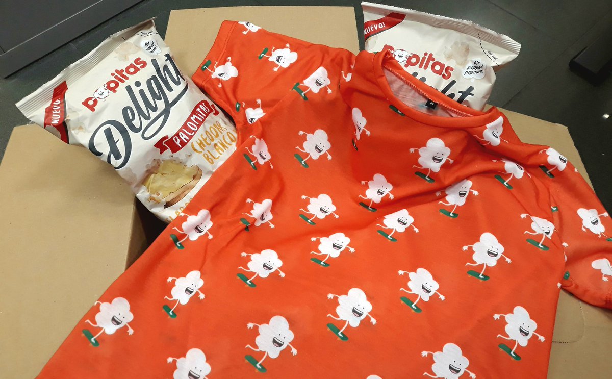popitas's tweet photo. Mirad lo que nos acaba de llegar... ¡Camisetas molonas de Popitas! ¿Quieres una? Sorteamos 3 lotes de camiseta + Popitas sabor cheddar:
�� Sigue a @popitas
✔ Comparte la imagen
Y... ¡Suerte! El martes 12 daremos el nombre de los afortunados. 😉 https://t.co/mEFpszJWoT