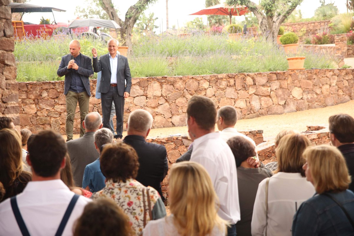 SebastienLatz's tweet photo. Inauguration hier soir de #SaintRoux. Retour très positif unanime. - dont le Maire du #CannetDesMaures. Très fier de l'équipe autour de Béné &amp; Jamel. @vinsdeprovence @RteVinsProvence #RoseAllDay https://t.co/NZLuYGEh3i