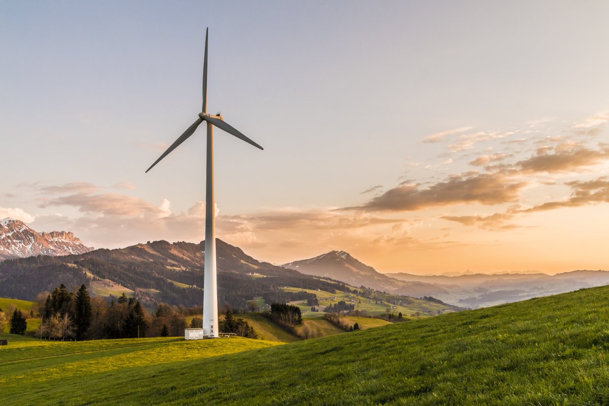 GBL_Magazines's tweet photo. UK businesses say they are more committed to taking action on  sustainability than ever before, with most planning to go well beyond  compliance in key areas such as sustainable packaging, low-carbon  infrastructure and fleet electrification. https://t.co/98wgybQWQj https://t.co/Cdh5gLbKDX