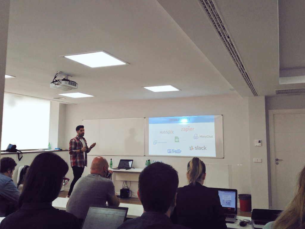 carlosfaigl's tweet photo. 🔧 Juanma Varo @anticomodo asegura que hay cientos de herramientas para #GrowthHacking: no hay que conocerlas todas, lo importante es escoger las adecuadas para el negocio y saber que la principal herramienta es uno mismo | #GrowthSprintENYD @EscueladeNyD https://t.co/oWjkIJjM1d
