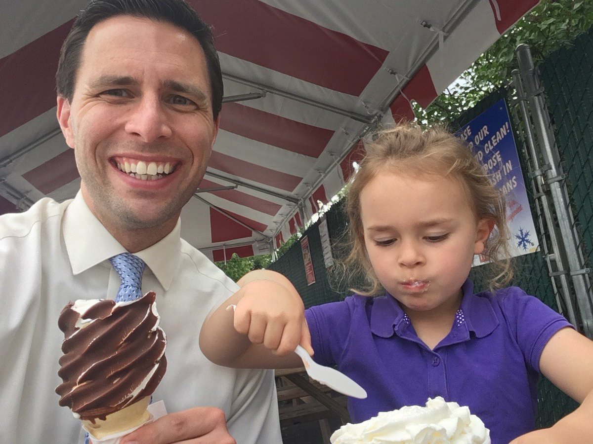 CoachBDeStefano's tweet photo. From yesterday...enjoying a little treat @thesnowmantroy to celebrate our last full day of school! https://t.co/Fww8UYc1j4