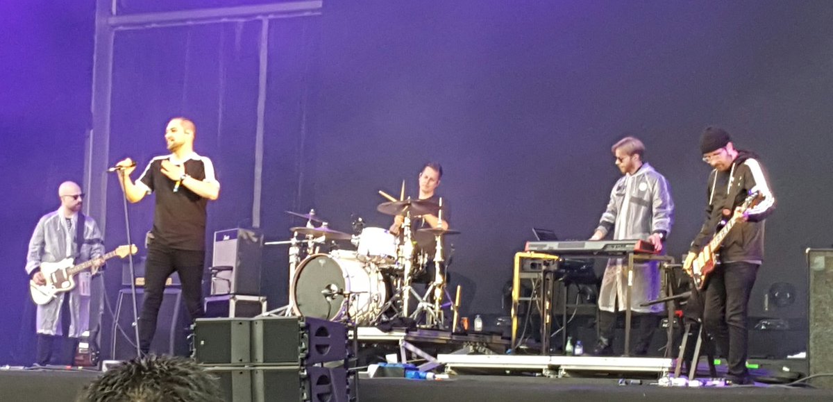26nilmcroft's tweet photo. @thetwilightsad @wrongcar #NosPrimaveraSound short sweet set from the lads https://t.co/kMODltDI0F