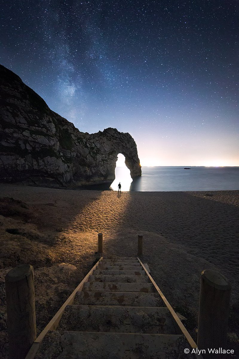 ROGAstronomers's tweet photo. Happy #WorldOceansDay. Have you experimented with seascapes in your #astrophotography? Tag us in your photos 

📸 @alynwallace #astrophoto2017 https://t.co/F3mO3arLlG