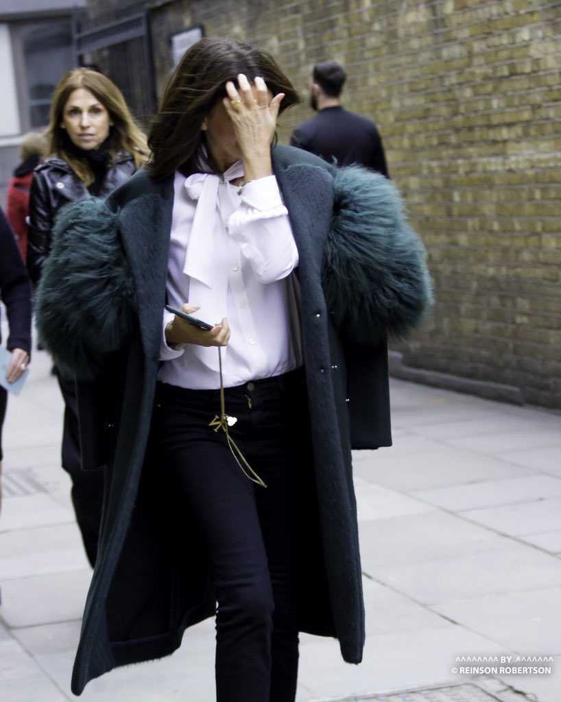 ReinsonR's tweet photo. #DesignerShowrooms #lfw #lfwfestival #LFWM #SSSA18 #SS18 #streetwear #StreetStyle #WomenForEurope #WorldCup2018 #fashionblogger #Fashionista #FashionWatch #coat #jacket #handbag #women @TopshopHelp #fashionnova #ThursdayThoughts #Travel #uk #London #fashionable https://t.co/Tv4X8gRWmu