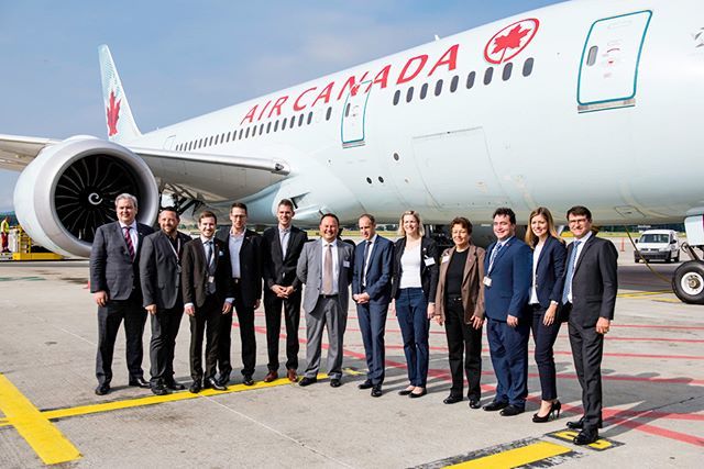 lszh_avspotter's tweet photo. The whole crew standing in front of their Dreamliner @aircanada
#AC802
#AirCanada
#ZRHYVR
#lszhaviationspotter https://t.co/G8Lm817BXK https://t.co/GXMFQCMAhc