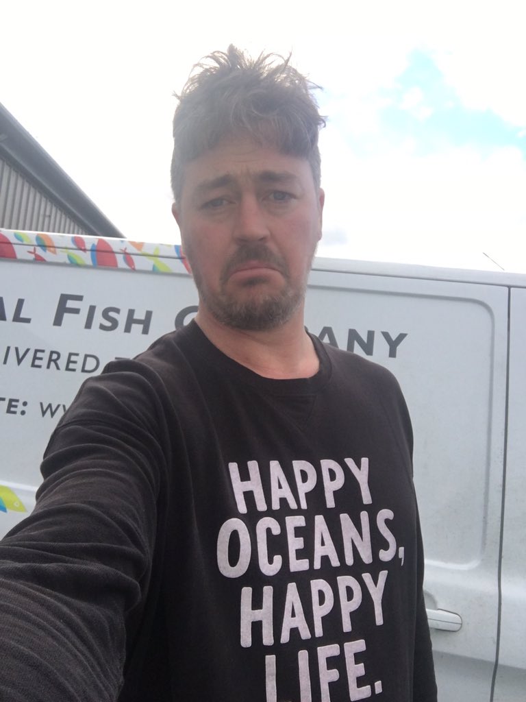 Mal_freshfish's tweet photo. #WorldOceanDay everyone. I'm glad there's a lot of focus on this & plastics at the moment. Excuse my dishevelled look. It was taken a bit ago, early in the morn down at #Grimsby fish dock. That's not important though. #keepitsustainable #keepitclean #thinkofthefuture https://t.co/eyh8CPA0nl