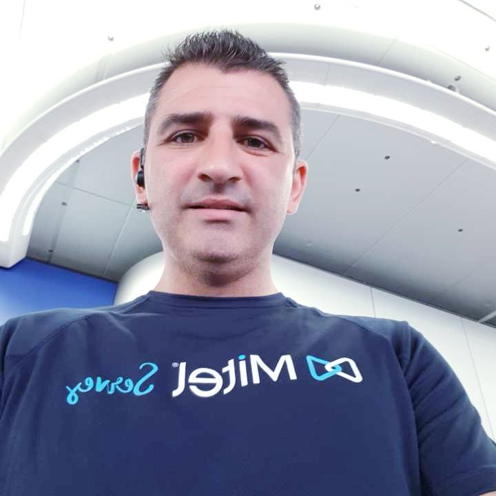 ivan_majdan's tweet photo. Briefing in Frankfurt der Rote Nasen e.V. für #MitelServes #Mitel_DE in den Räumen der #MyZeil. DANKE. Und gleich gehts los auf die #Zeil #Frankfurt https://t.co/eDL9TdNnrT