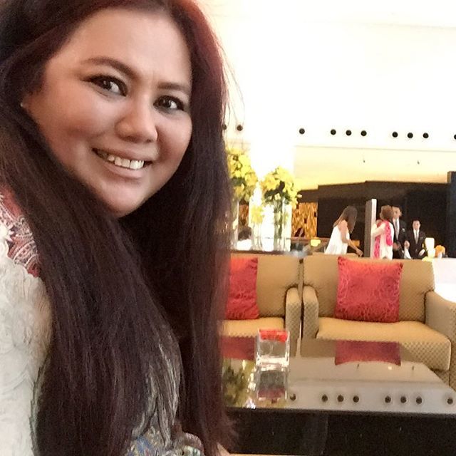 StoriesInMyDNA's tweet photo. Fascinating to sit idly and watch people come and go. #fridaymood 
#oberoi #dubai #mydubai #uae #hotellounge #peoplewatching #whatsyourstory #weekends #wewriteyourstory #uaedna #getstoried #writer #bookauthor 👉 #descendantsofthedirham 🇦🇪 #emirati #bu… https://t.co/D45m6DLa3o https://t.co/9wSzub4Wfi