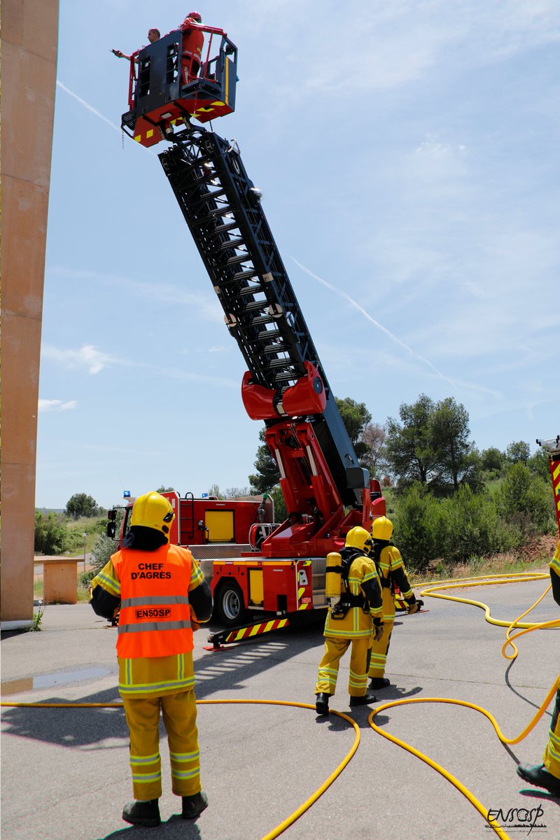 Ensosp On Twitter Cloture De Formation Chef De Groupe Pour 9 Sapeurs Pompiers De Barcelone Sur Notre Site De Vitrolles