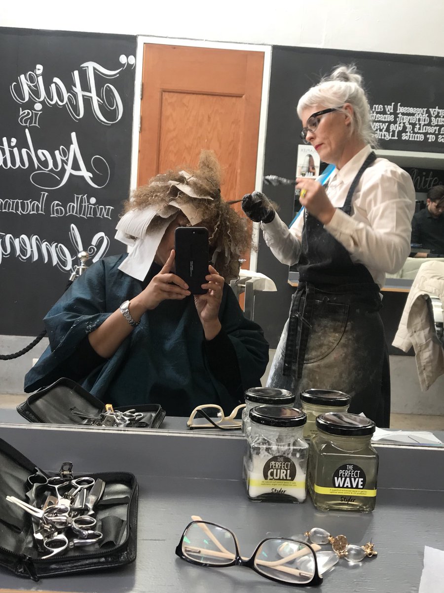 curlsbytaryn's tweet image. This is what #Pintura looks like
You know why? Cos you can’t see #Balayage color on curls! So the clever #devacolor peeps spread the word on how to color curls the right way. Boom 💥 #ThePerfectHair #ThePerfectColor
