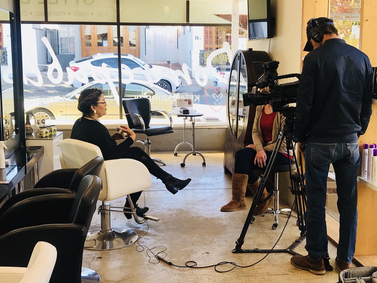 curlsbytaryn's tweet image. Talking Curls to #Mnet #KykNet while we play #devacolor #DevaCut #ThePerfectHair