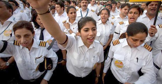 SakshiNews's tweet photo. ఎయిర్ ఇండియాకు పైలెట్ల షాక్ : https://t.co/dWmb7Nf5qE @airindiain
#pilotsstrike #salariesdelay https://t.co/50QsInDeuR